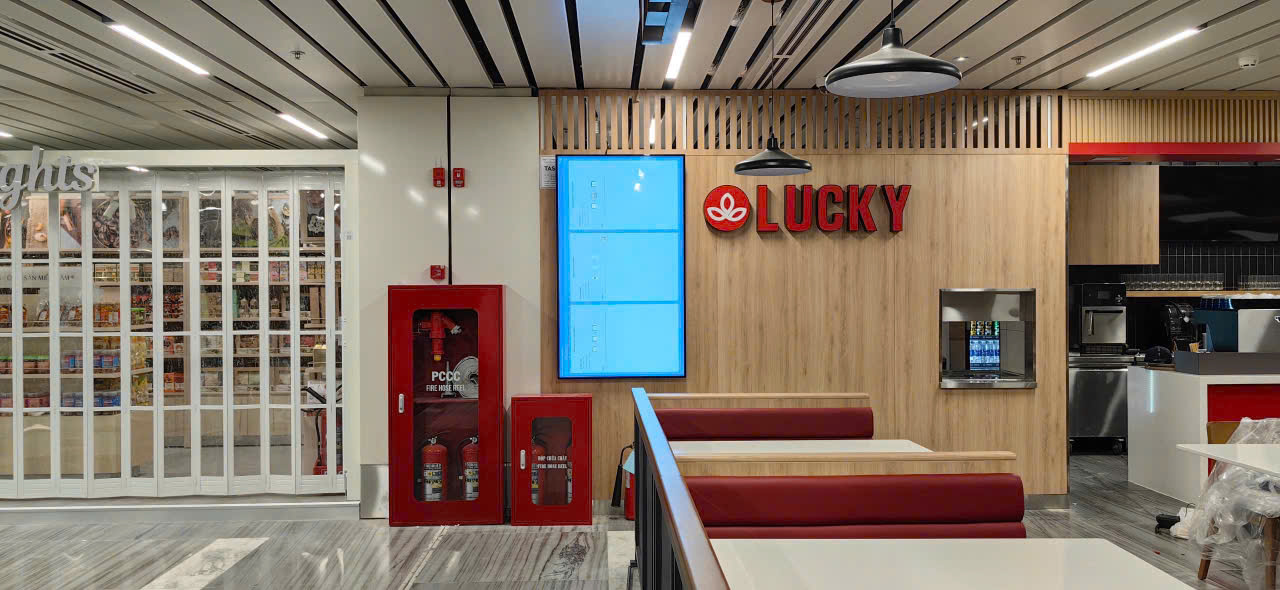  Màn hình quảng cáo kỹ thuật số VNSIGN tại nhà hàng LUCKY sân bay T3.