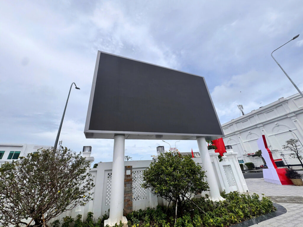 WiFi24h hoàn thành công trình màn hình LED ngoài trời lớn